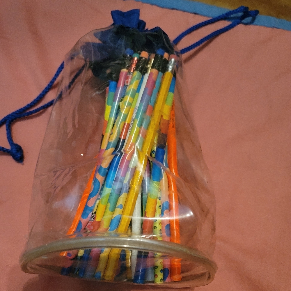 HEAVY DUTY DRAWSTRING TOTE W/ 33 COLORFUL PENCILS